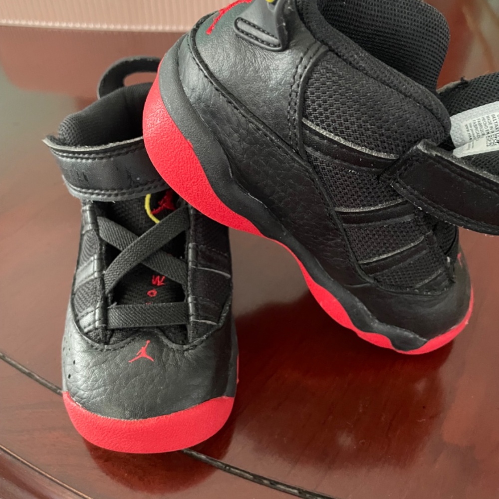 Toddlers Shoes - Picture 2 of 3